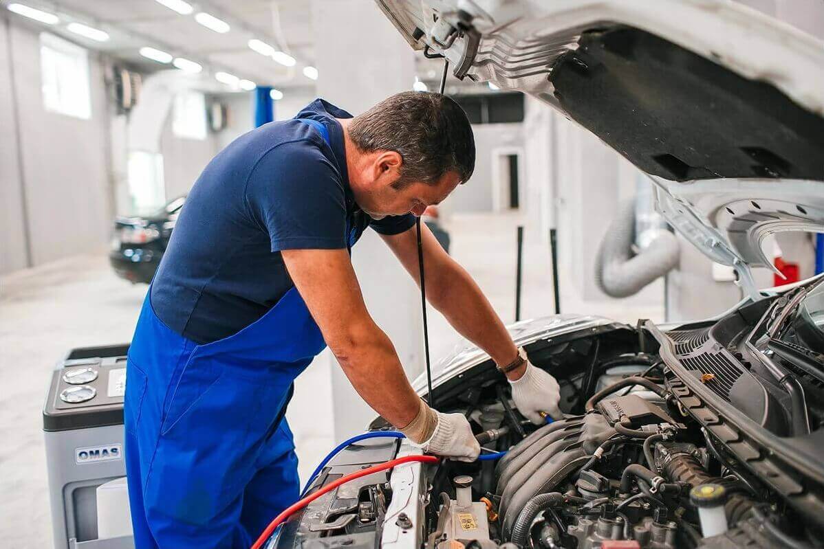 Автомобиль в автосервисе Pinna Auto